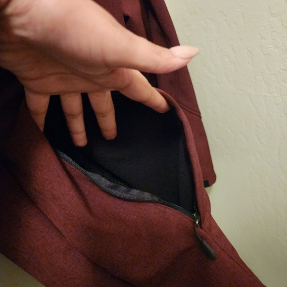 Kirkland Mens burgundy XXL soft shell jacket. Used good - Picture 4 of 7